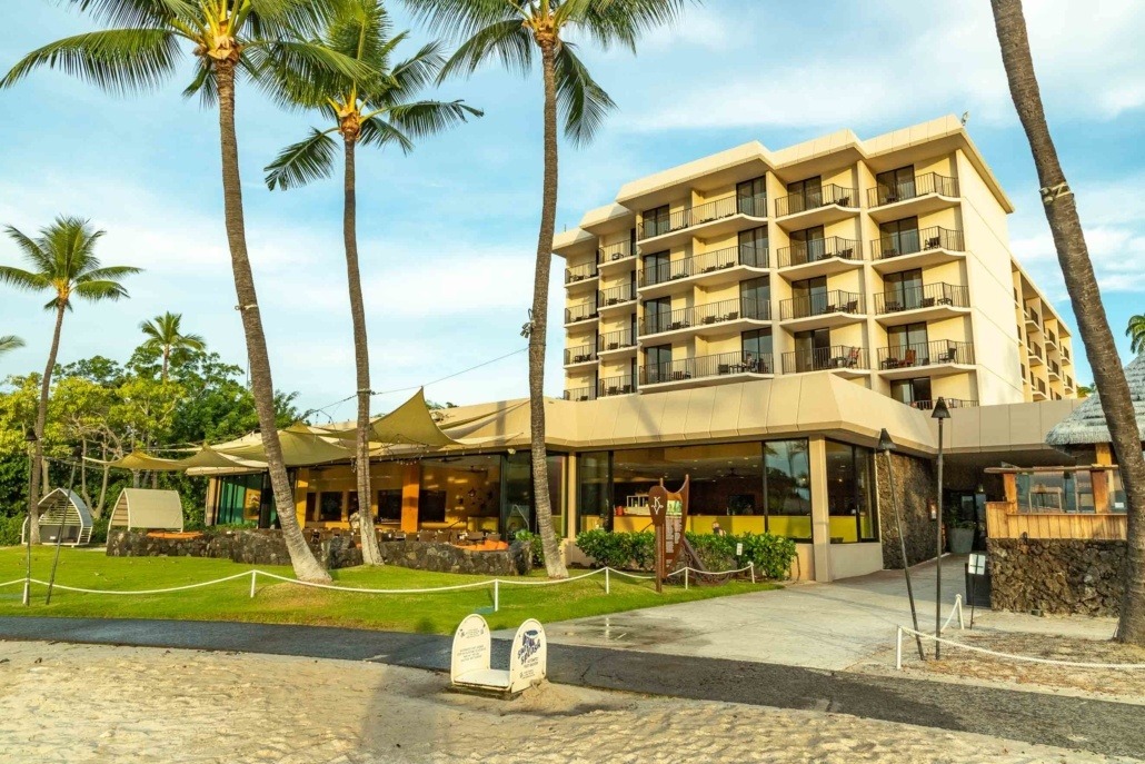 Kamehameha-Hotel-and-restaurant-From-Beach-Big-Island-1030x687